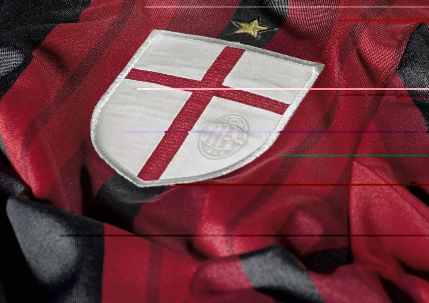 Il dettaglio della maglia rossonera: sul petto c&#39; il simbolo di Milano con la croce di San Giorgio. Twitter